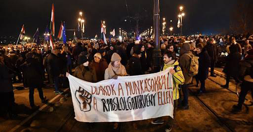 Hongrie : manifestations contre la « loi d&#39;esclavage » - Révolution :  Tendance marxiste internationale